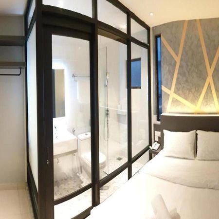 Suite Dreamz Hotel Banting Бантинг Экстерьер фото