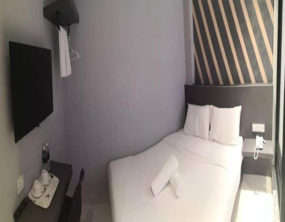 Suite Dreamz Hotel Banting Бантинг Экстерьер фото