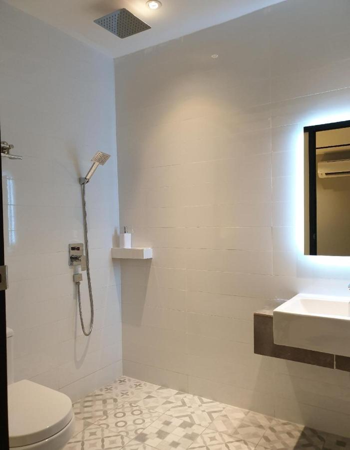 Suite Dreamz Hotel Banting Бантинг Экстерьер фото
