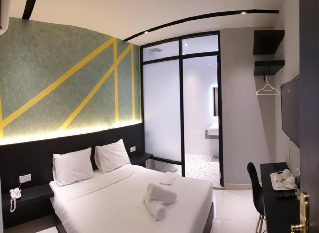 Suite Dreamz Hotel Banting Бантинг Экстерьер фото